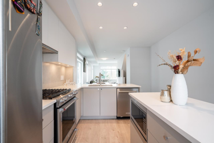 Kitchen Island Photo of 24 2070 Oak Meadows Drive, Surrey, BC