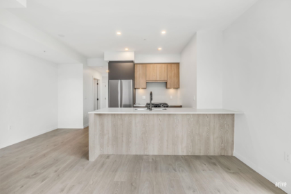 401 6585 195a Street, Surrey, BC, Surrey — Apartment/Condo for sale
