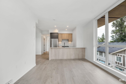 Hallway Photo of 401 6585 195a Street, Surrey, BC