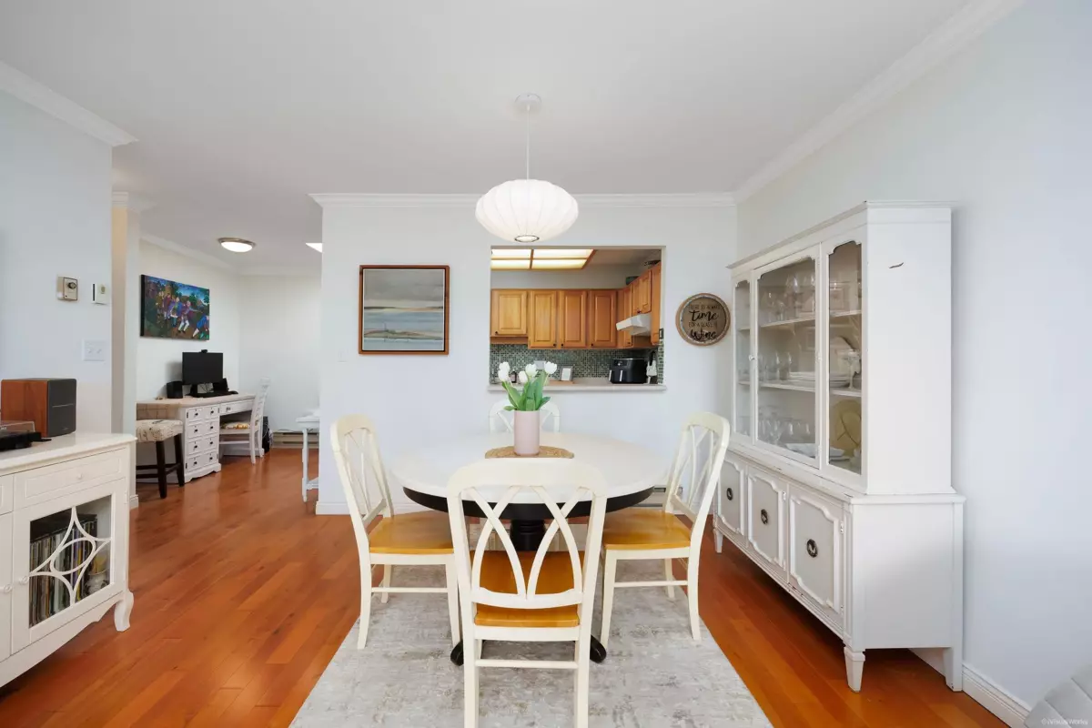 Dining Area Photo of 303 1500 Merklin Street, White Rock, BC