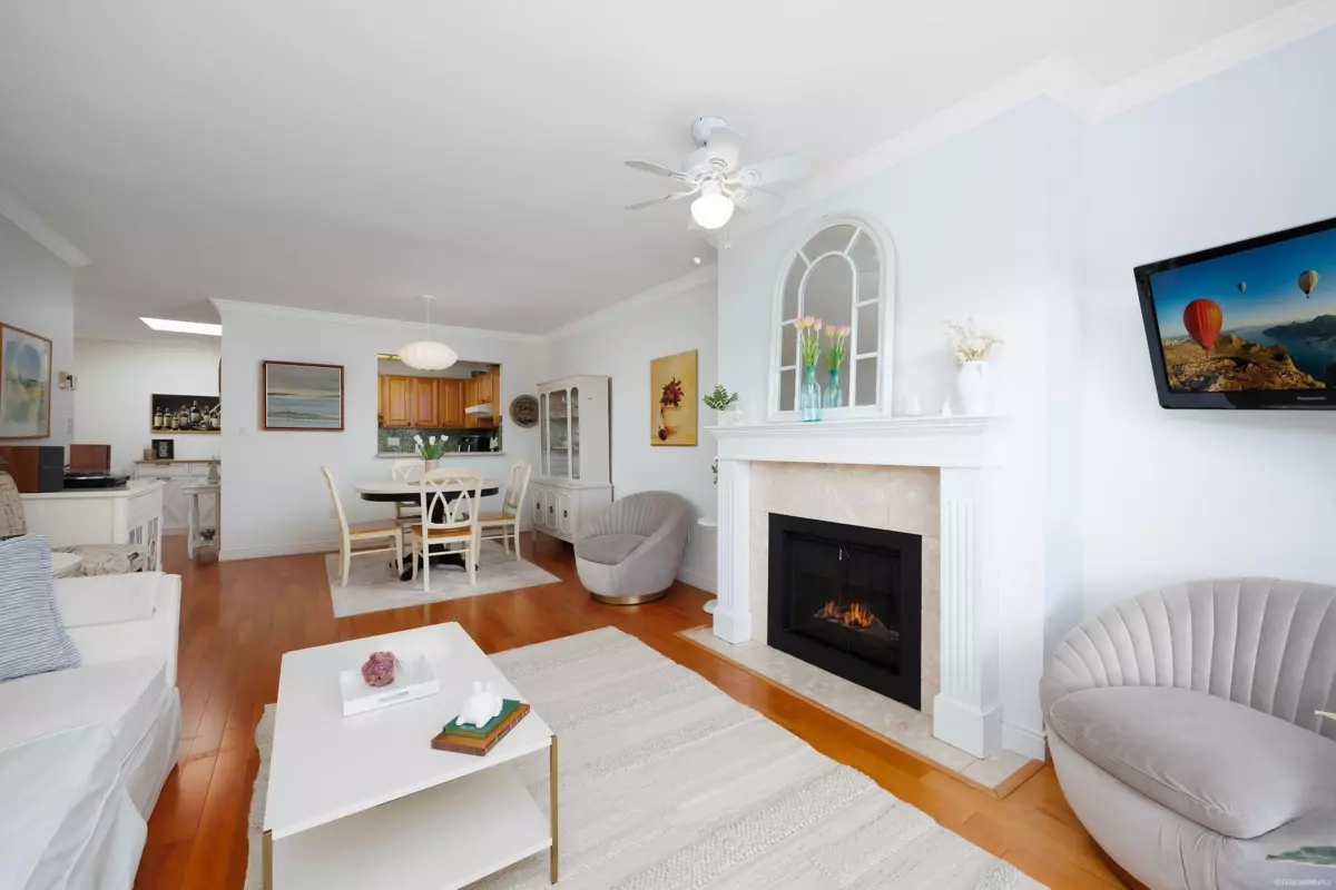 Family Room Photo of 303 1500 Merklin Street, White Rock, BC