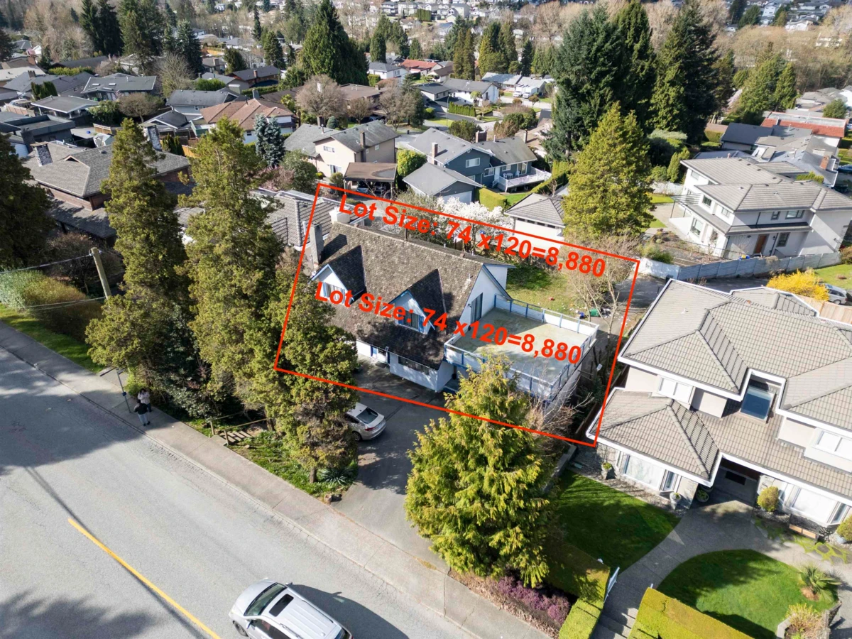 Living Room Photo of 1277 Holdom Avenue, Burnaby, BC