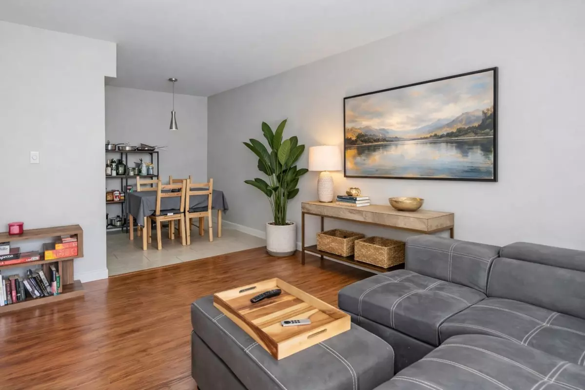 Living Room Photo of 305 975 W 13th Avenue, Vancouver, BC