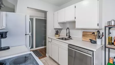 Breakfast Nook Photo of 305 975 W 13th Avenue, Vancouver, BC