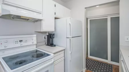 Primary Bathroom Photo of 305 975 W 13th Avenue, Vancouver, BC