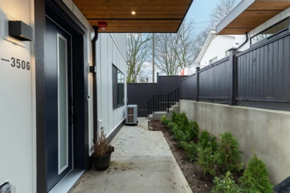 Backyard Photo of 1 3506 E Pender Street, Vancouver, BC