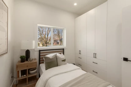Guest Bathroom Photo of 1 3506 E Pender Street, Vancouver, BC