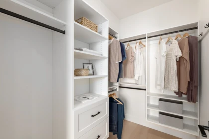 Hallway Photo of 1 3506 E Pender Street, Vancouver, BC