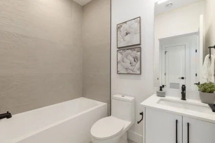 Powder Room Photo of 1 3506 E Pender Street, Vancouver, BC