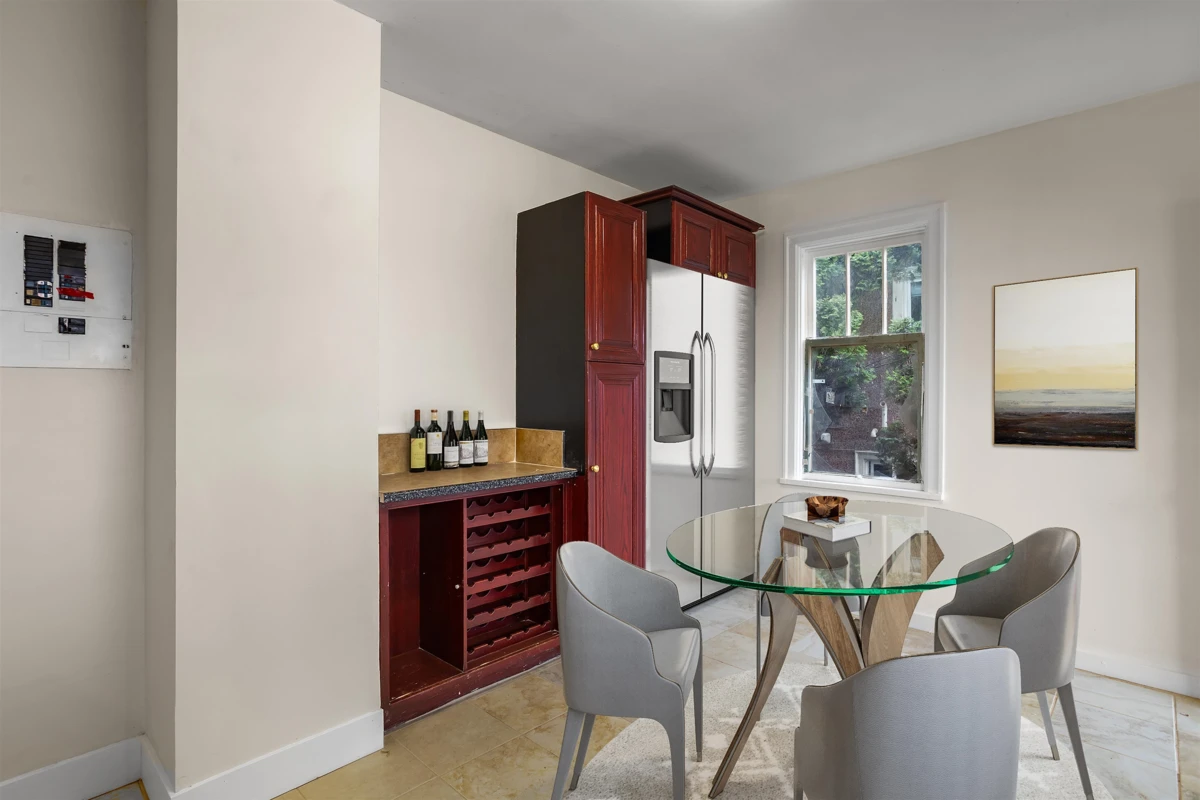 Family Room Photo of 454 Rousseau Street, New Westminster, BC