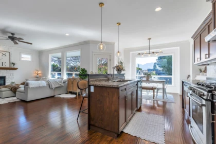 Breakfast Nook Photo of 6664 School Lane, Chilliwack, BC