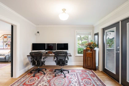 Kitchen Island Photo of 15464 60a Avenue, Surrey, BC