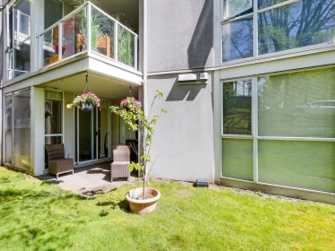Kitchen Photo of 3 8420 Jellicoe Street, Vancouver, BC