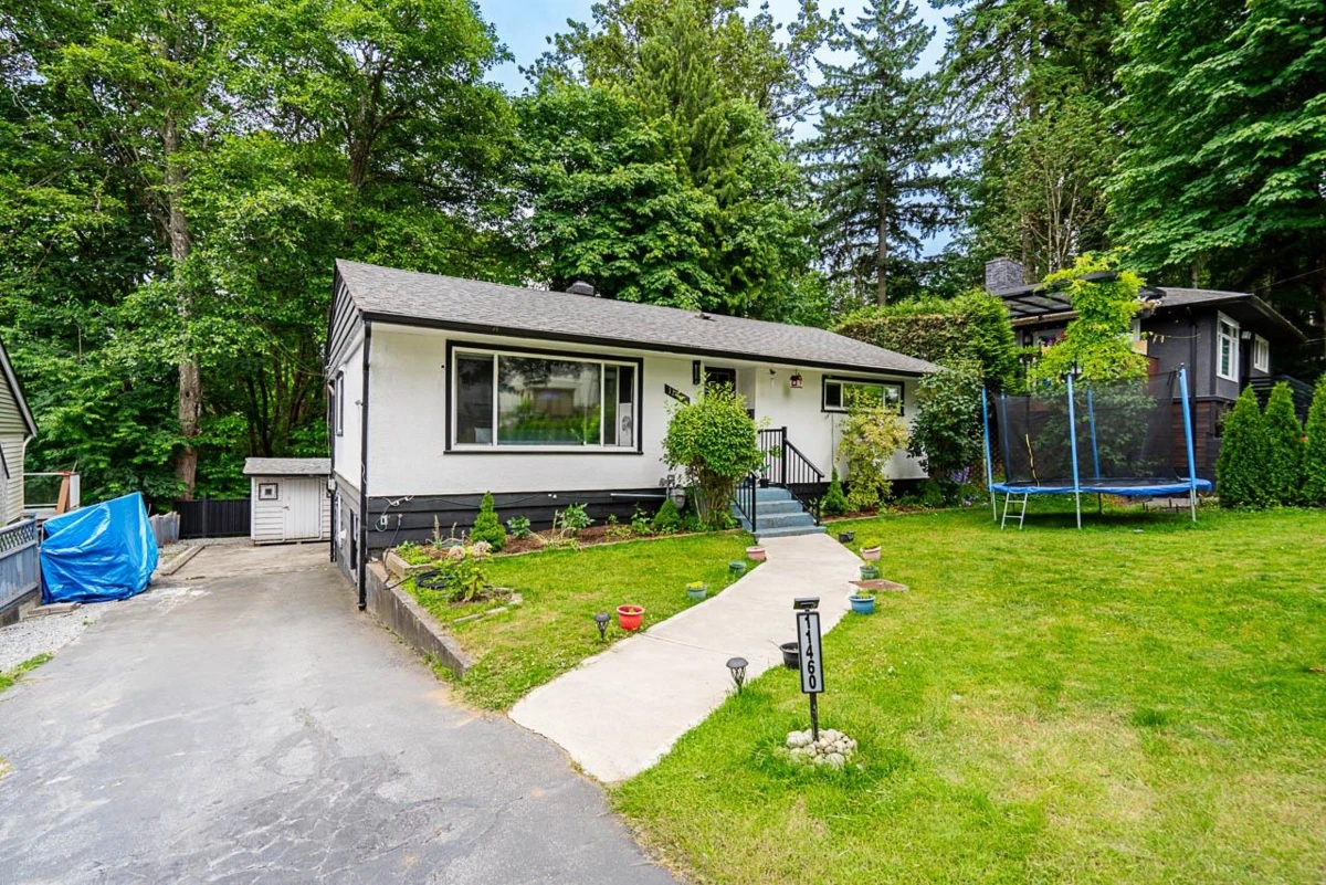 Living Room Photo of 11460 141a Street, Surrey, BC
