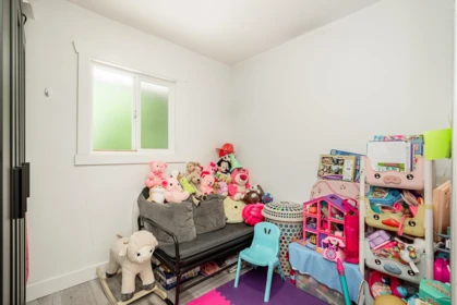 Basement Recreation Room Photo of 11460 141a Street, Surrey, BC