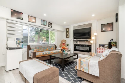 Kitchen Island Photo of 11460 141a Street, Surrey, BC