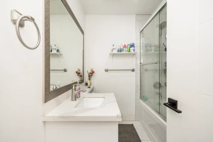 Laundry Room Photo of 11460 141a Street, Surrey, BC