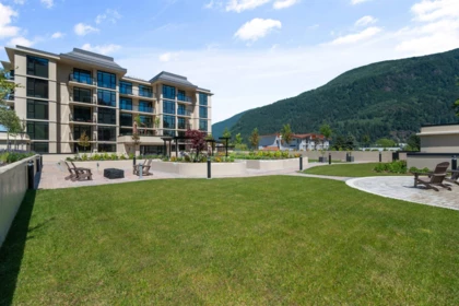 Backyard Photo of 605 120 Esplanade Avenue, Harrison Hot Springs, BC