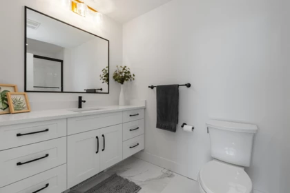 Powder Room Photo of 605 120 Esplanade Avenue, Harrison Hot Springs, BC