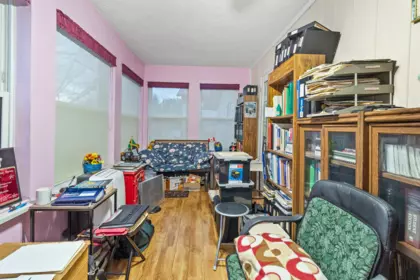 Walk-In Closet Photo of 33132 Myrtle Avenue, Mission, BC