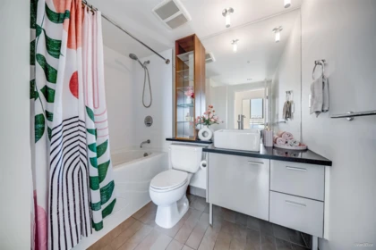 Powder Room Photo of 3305 33 Smithe Street, Vancouver, BC