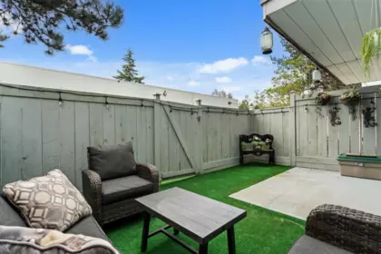 Front Yard Photo of 10 3087 Immel Street, Abbotsford, BC