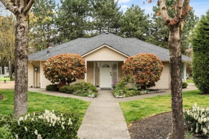 Hot Tub / Spa Photo of 10 3087 Immel Street, Abbotsford, BC