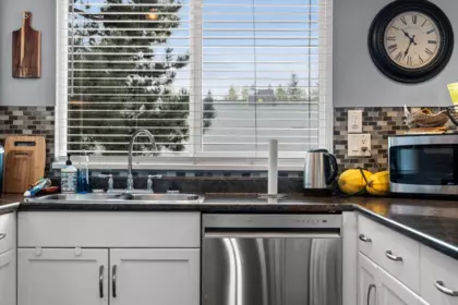 Kitchen Photo of 10 3087 Immel Street, Abbotsford, BC