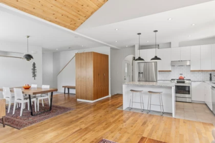 Kitchen Island Photo of 1007 Jay Crescent, Squamish, BC