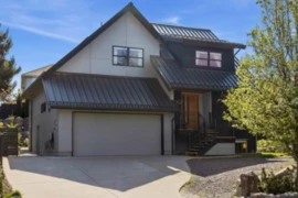 1007 Jay Crescent, Squamish, BC