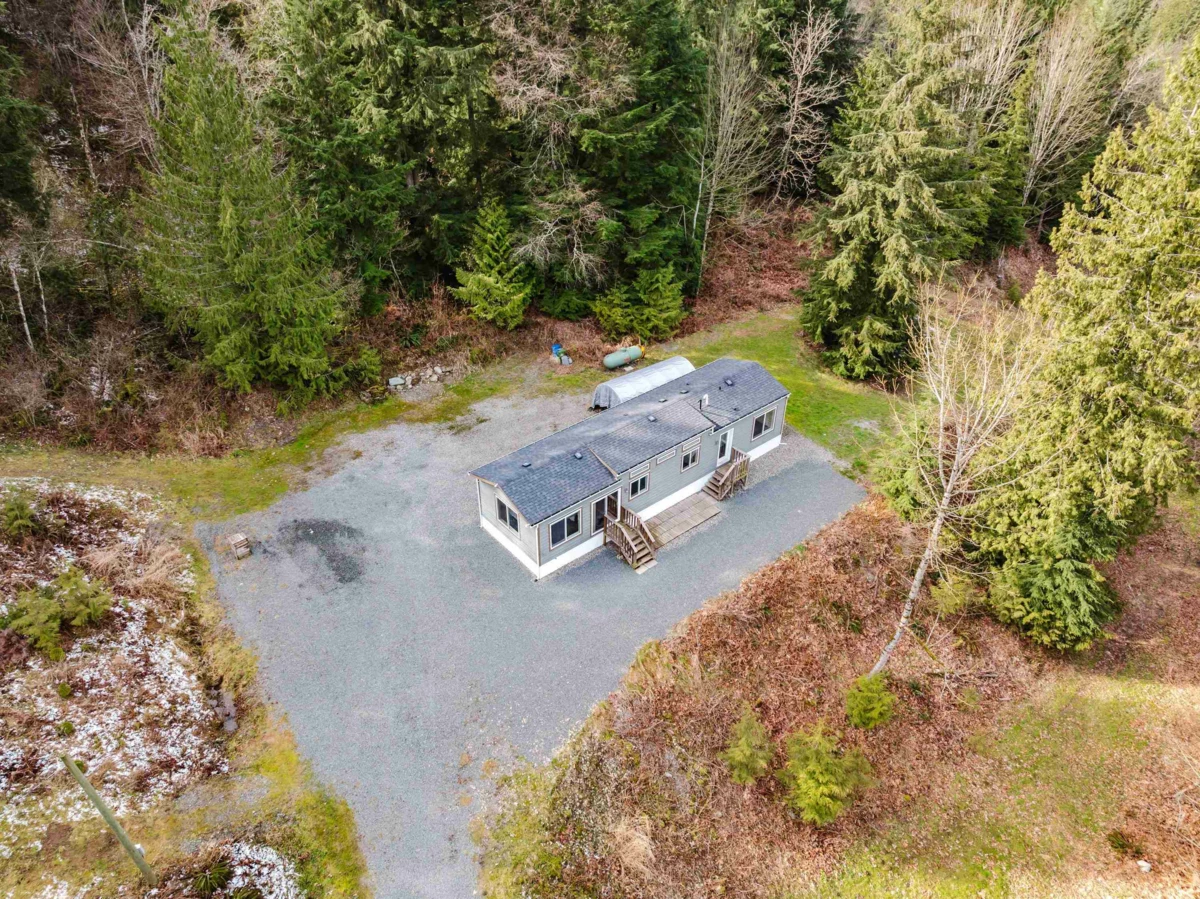 Family Room Photo of 6650 Hinkley Road, Chilliwack, BC