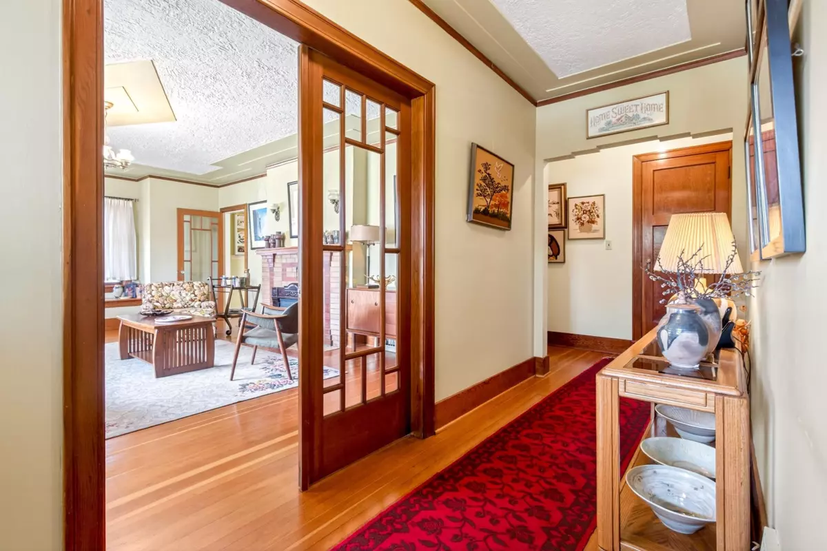 Family Room Photo of 2721 St George Street, Port Moody, BC
