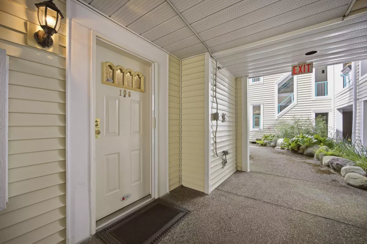 Family Room Photo of 106 735 W 15th Avenue, Vancouver, BC