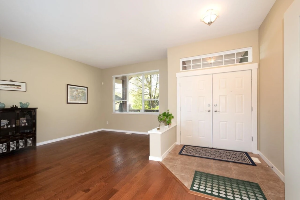 Living Room Photo of 10 Ashwood Drive, Port Moody, BC