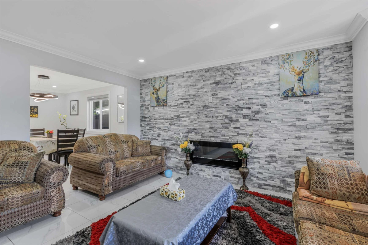 Family Room Photo of 12227 68a Avenue, Surrey, BC