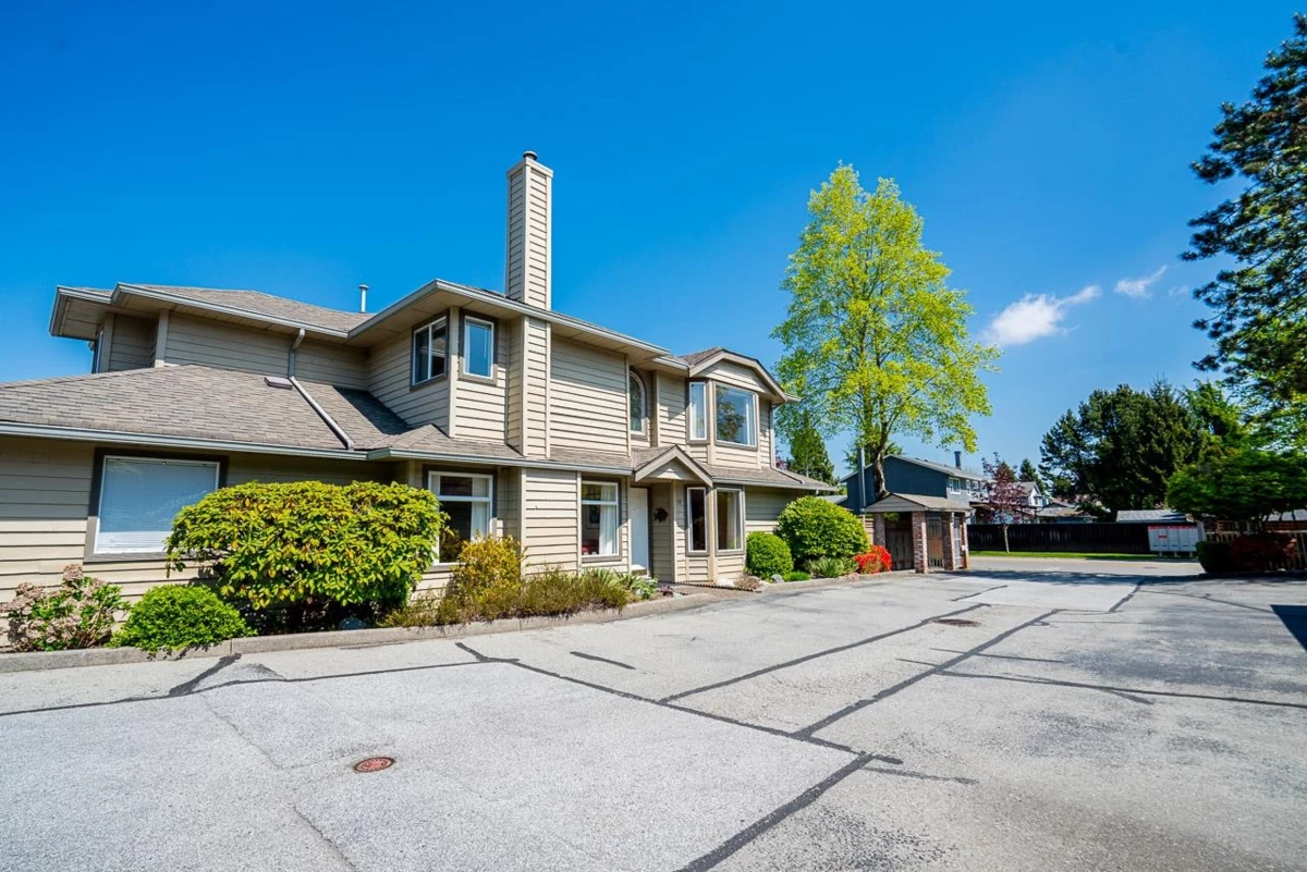 Living Room Photo of 24 9727 152b Street, Surrey, BC