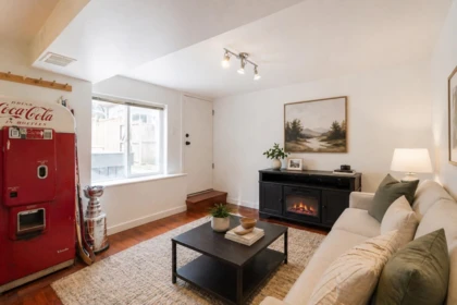Hallway Photo of 454 E 28th Avenue, Vancouver, BC