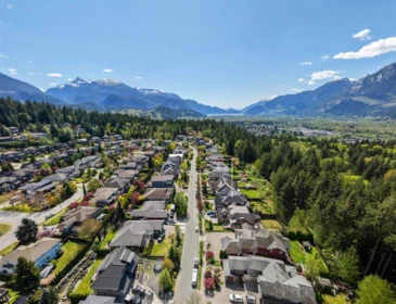 Backyard Photo of 1012 Jay Crescent, Squamish, BC