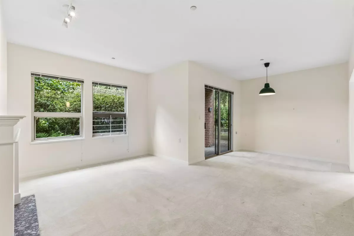 Dining Area Photo of 105 843 22nd Street, West Vancouver, BC