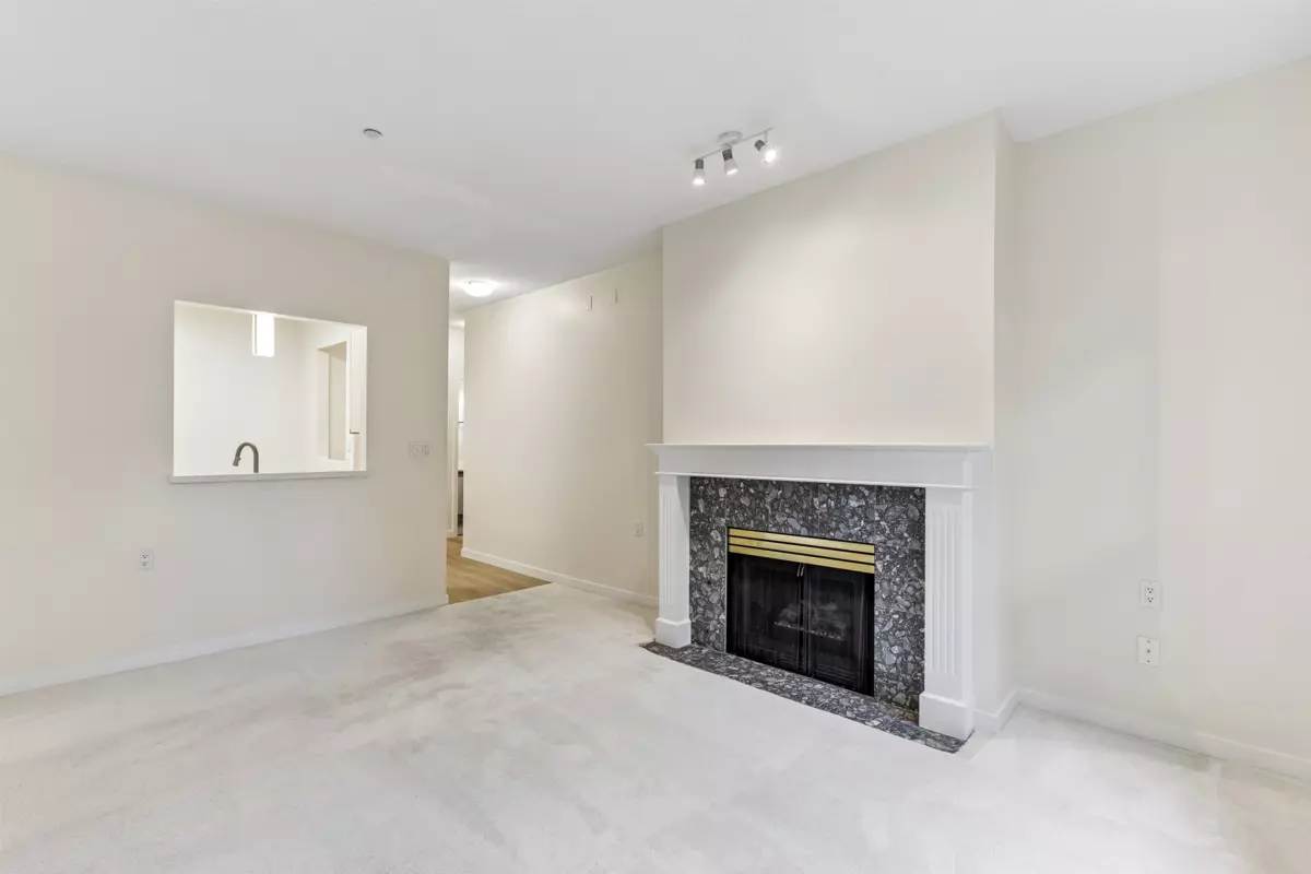 Family Room Photo of 105 843 22nd Street, West Vancouver, BC