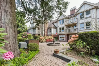 Garden / Landscaping Photo of 105 843 22nd Street, West Vancouver, BC