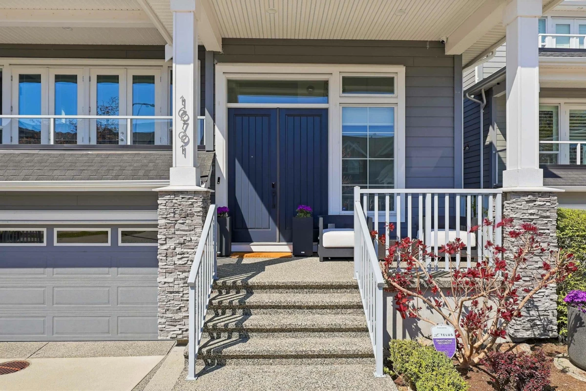 Family Room Photo of 16791 17b Avenue, Surrey, BC