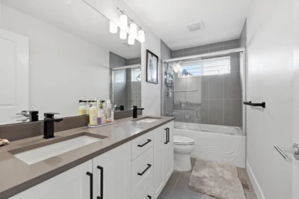 Basement Recreation Room Photo of 16791 17b Avenue, Surrey, BC