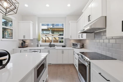 Breakfast Nook Photo of 16791 17b Avenue, Surrey, BC