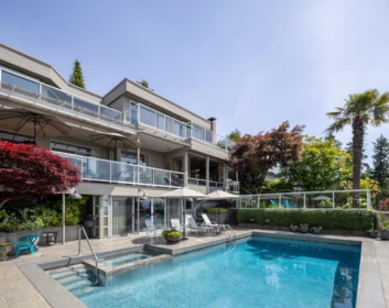 Garden / Landscaping Photo of 4729 Woodburn Road, West Vancouver, BC