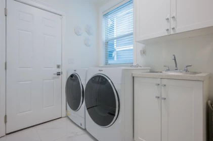Guest Bathroom Photo of 17447 0a Avenue, Surrey, BC