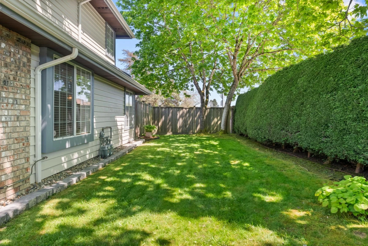Living Room Photo of 16 4411 Williams Road, Richmond, BC
