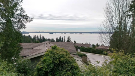 Front Yard Photo of 3196 Thompson Place, West Vancouver, BC