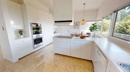 Kitchen Island Photo of 3196 Thompson Place, West Vancouver, BC