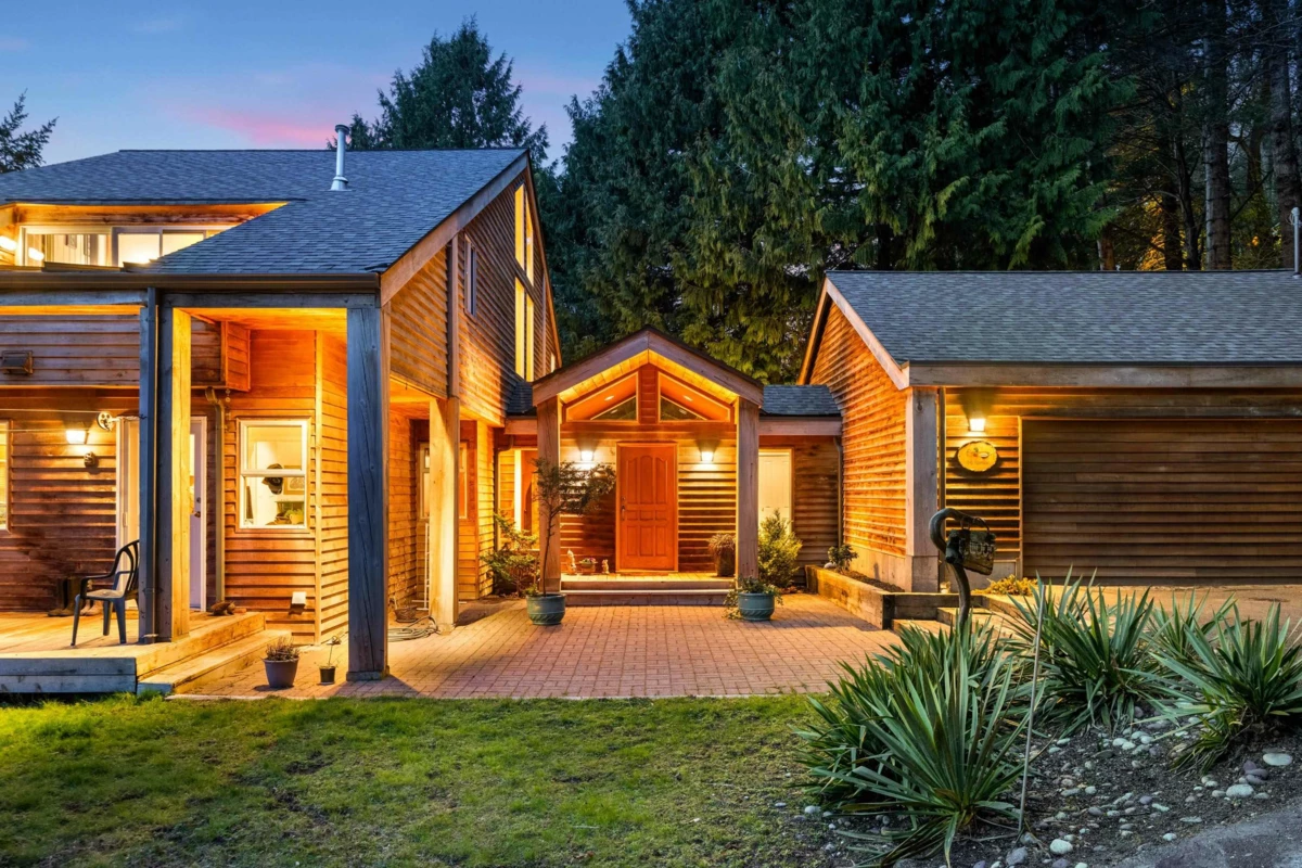 Family Room Photo of 598 Tsawwassen Beach Road, Delta, BC